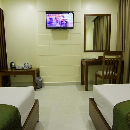 Rose Emerald Hotel Phnom Penh Exterior foto
