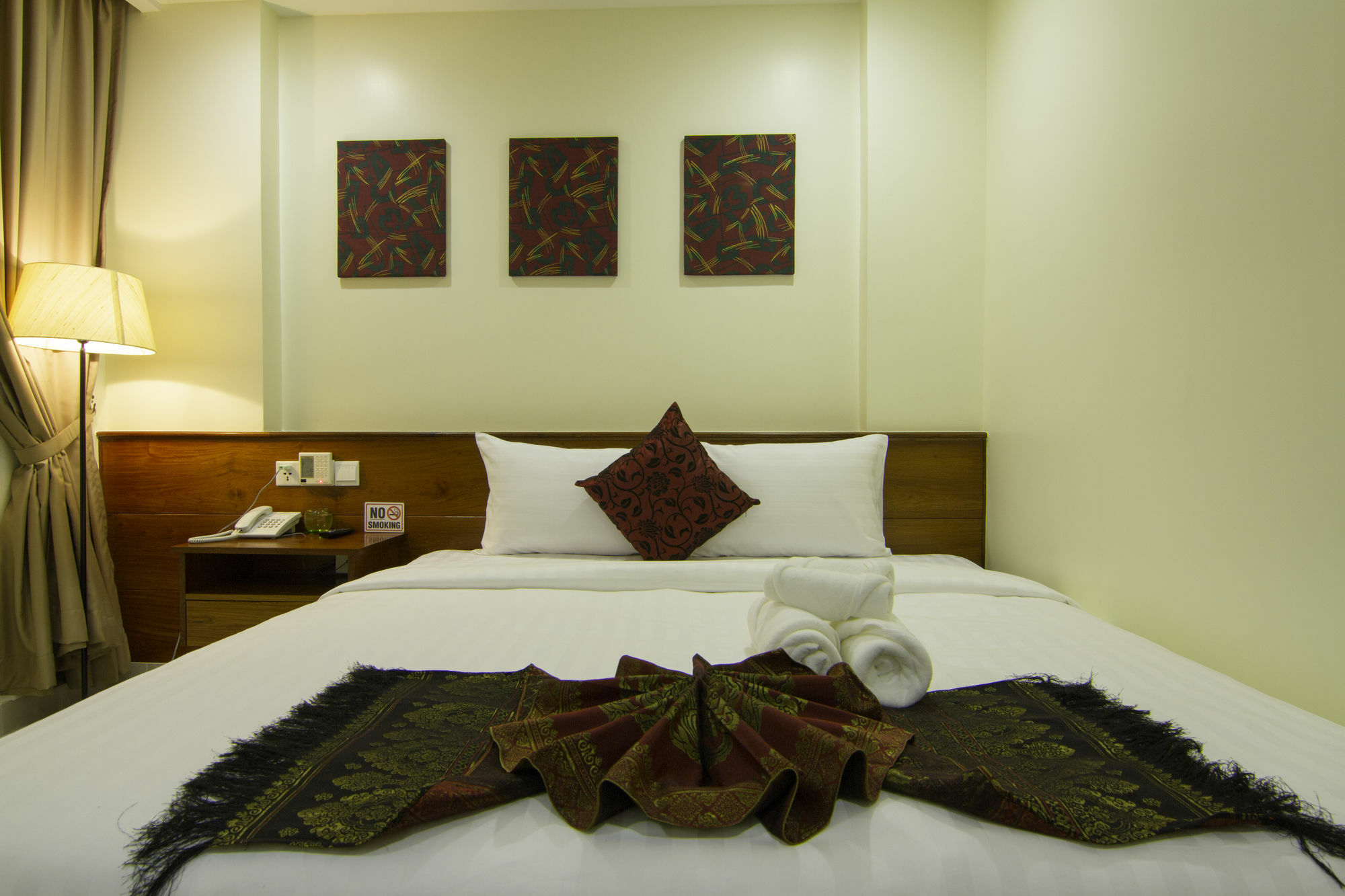 Rose Emerald Hotel Phnom Penh Exterior foto