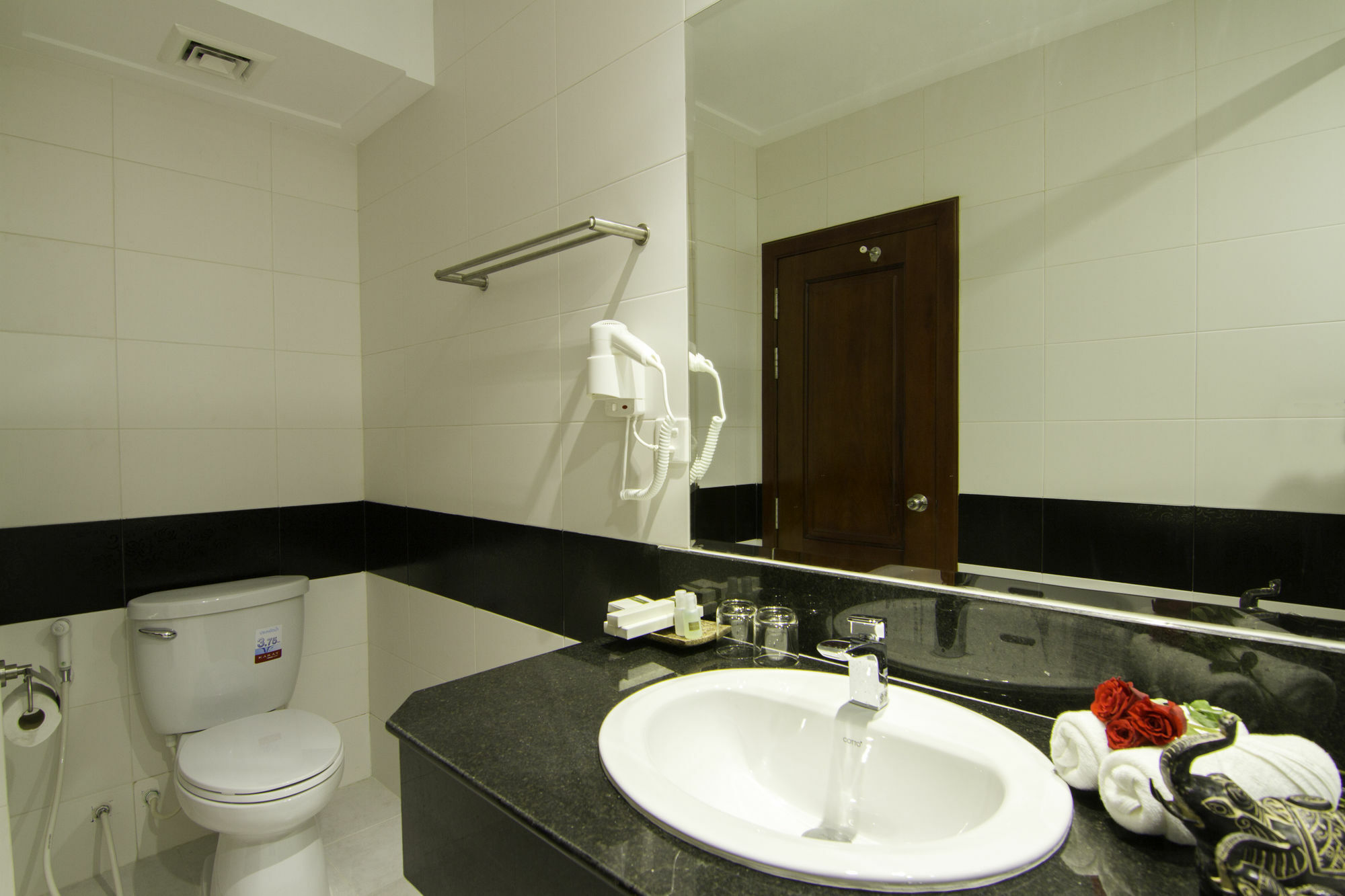 Rose Emerald Hotel Phnom Penh Exterior foto