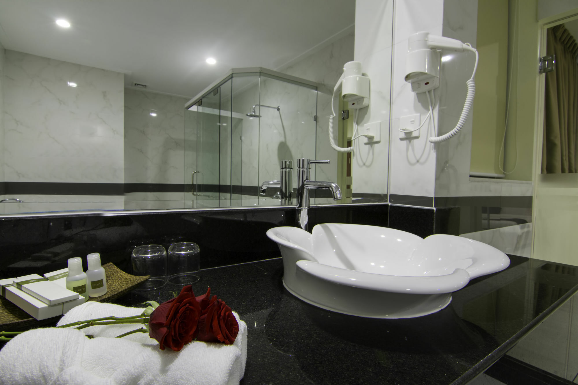 Rose Emerald Hotel Phnom Penh Exterior foto